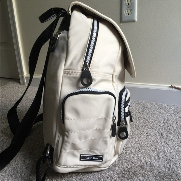 Calvin Klein Medium size Backpack - Picture 3 of 8